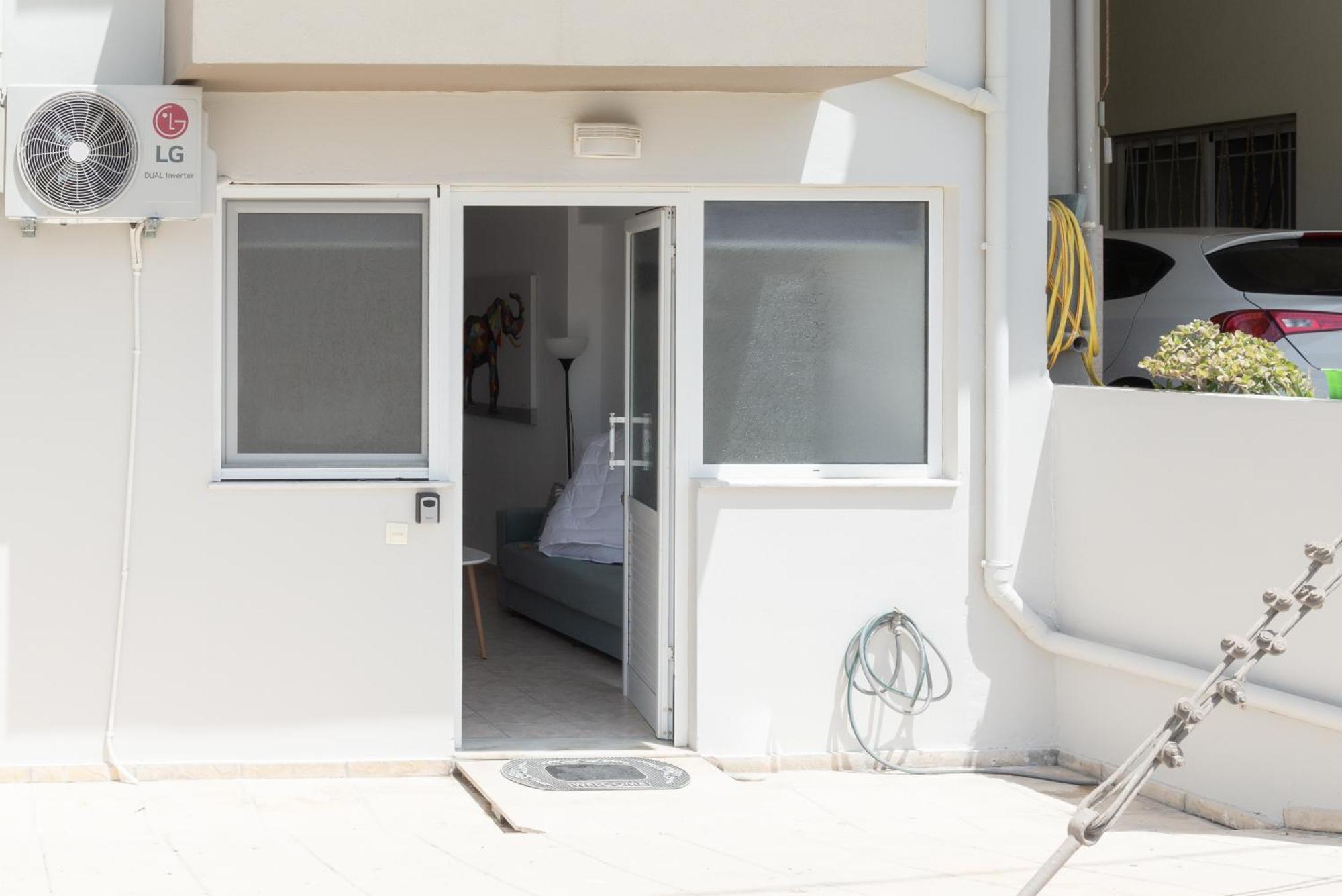 Central Apartment Next To The Beachfront Iraklio Exterior foto