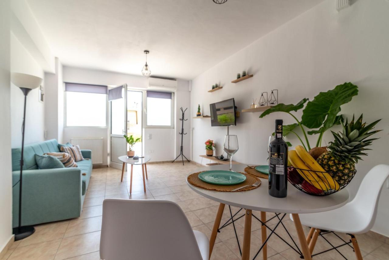 Central Apartment Next To The Beachfront Iraklio Exterior foto