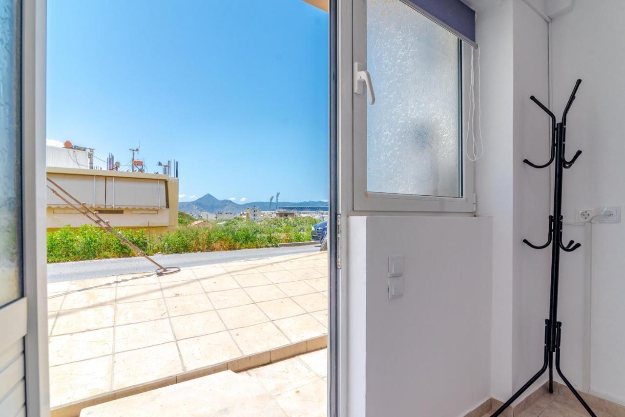 Central Apartment Next To The Beachfront Iraklio Exterior foto