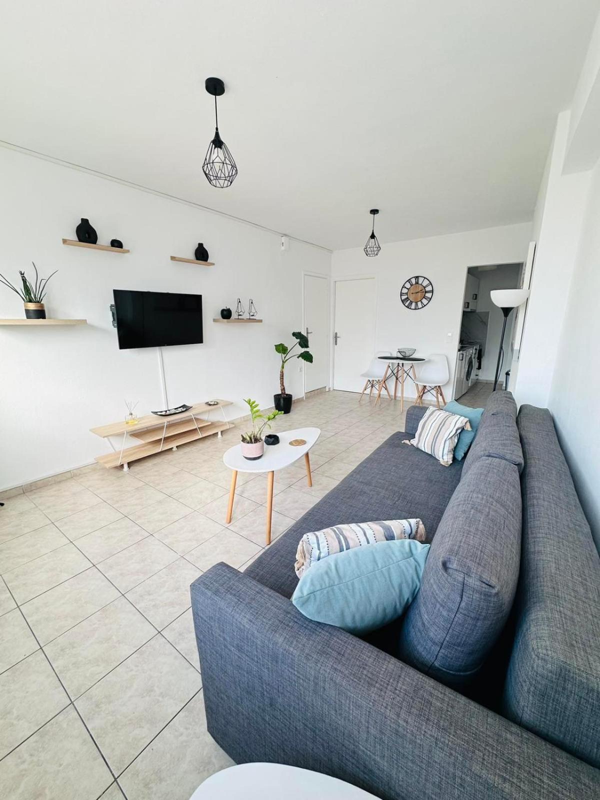 Central Apartment Next To The Beachfront Iraklio Exterior foto